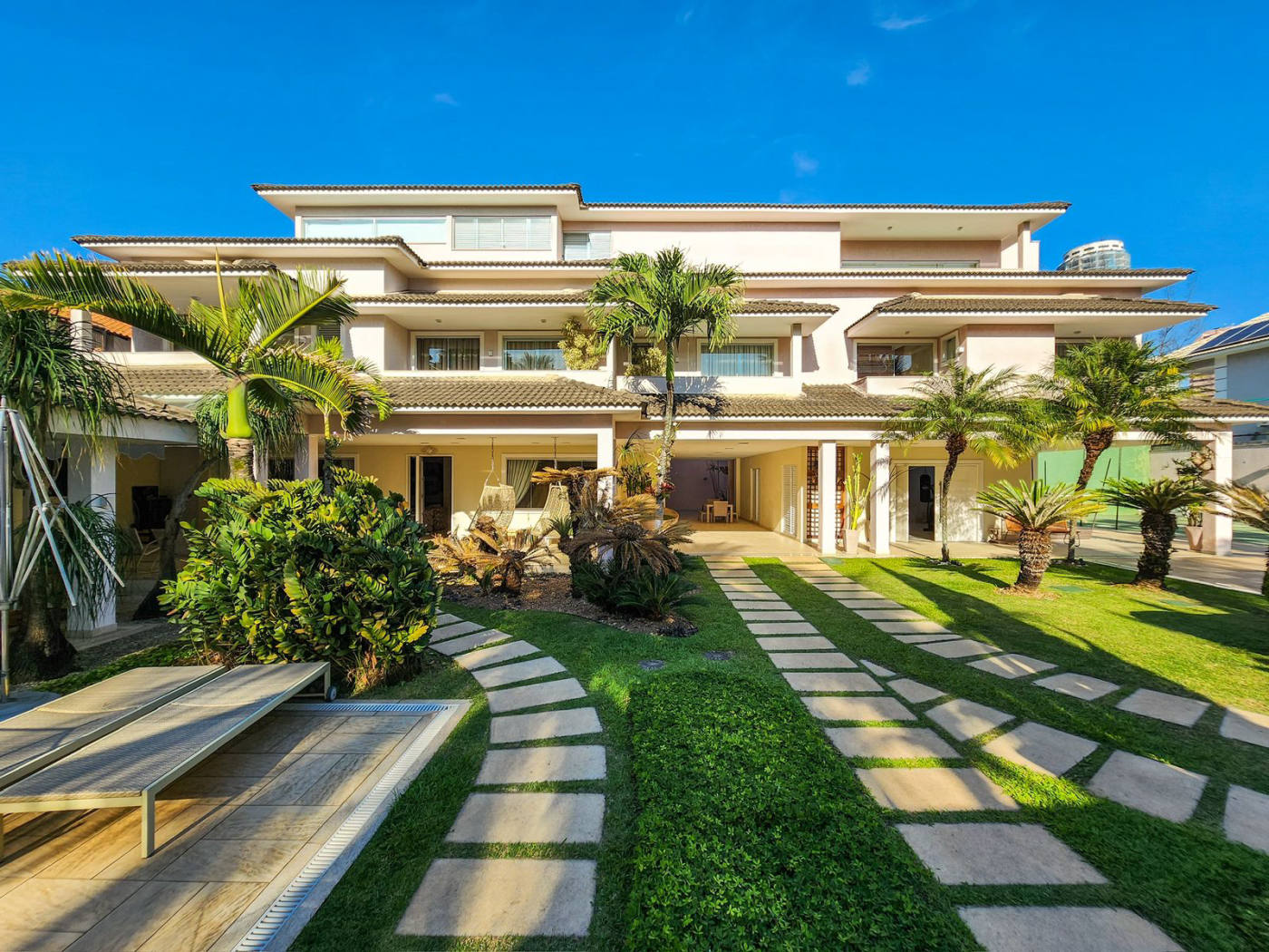 House, 13 455 m²